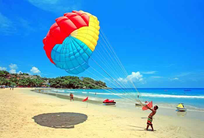 beach-parasailinhg