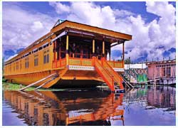 Srinagar houseboat